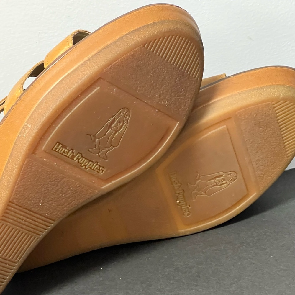 Hush Puppies- Wedge Sandal-Tan, Size:9,‎  Pre-Owned - Picture 6 of 7